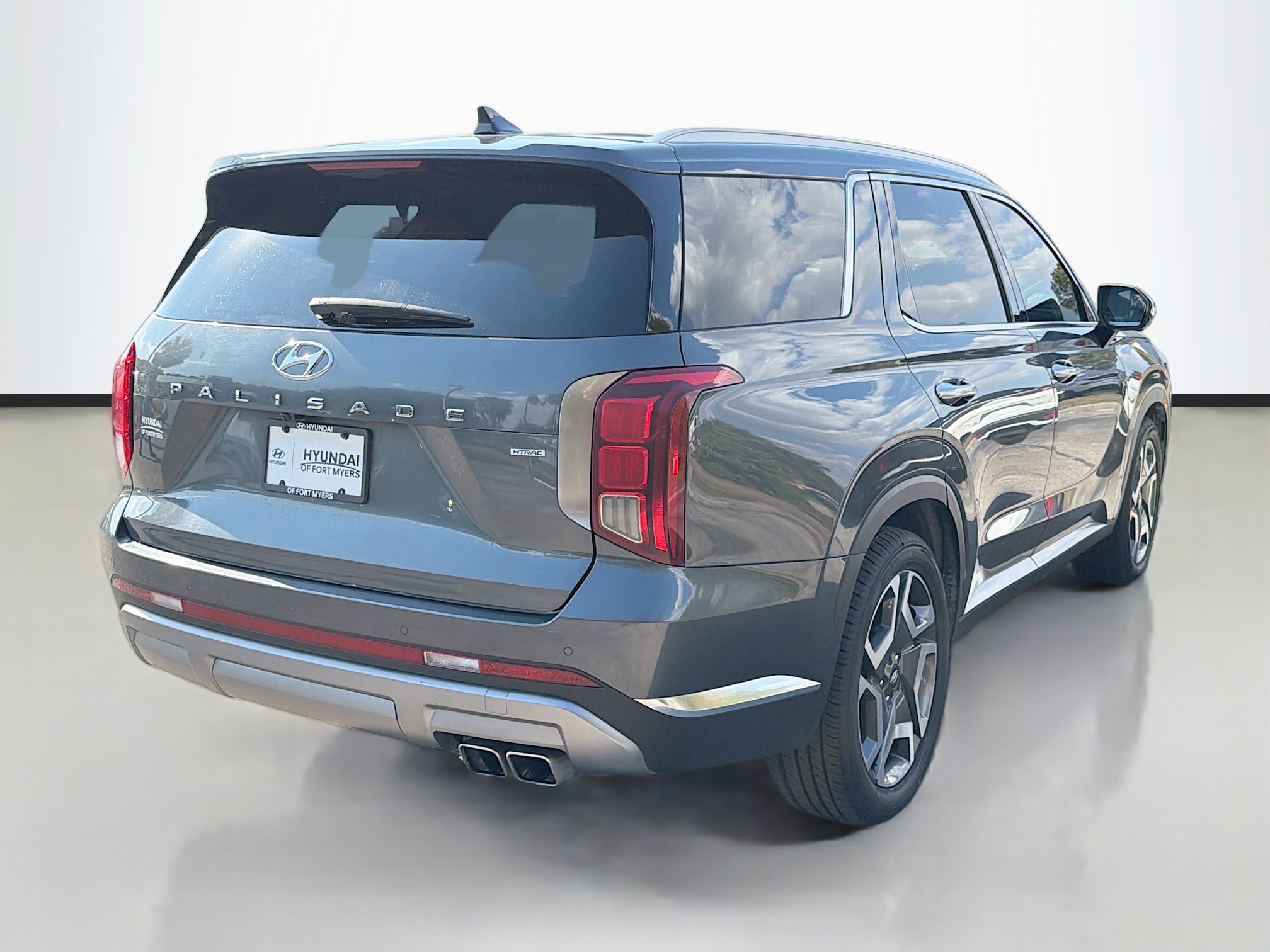 Used 2023 Hyundai Palisade Limited image 3