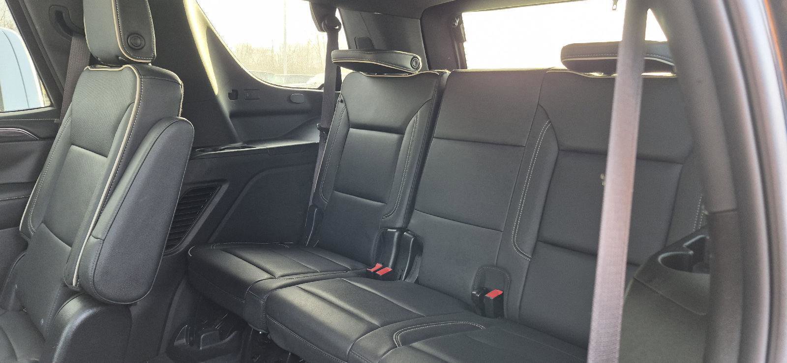 Used 2023 GMC Yukon SLT w/ SLT Premium Package image 8