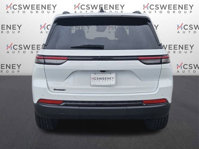 New 2025 Jeep Grand Cherokee Altitude image 4