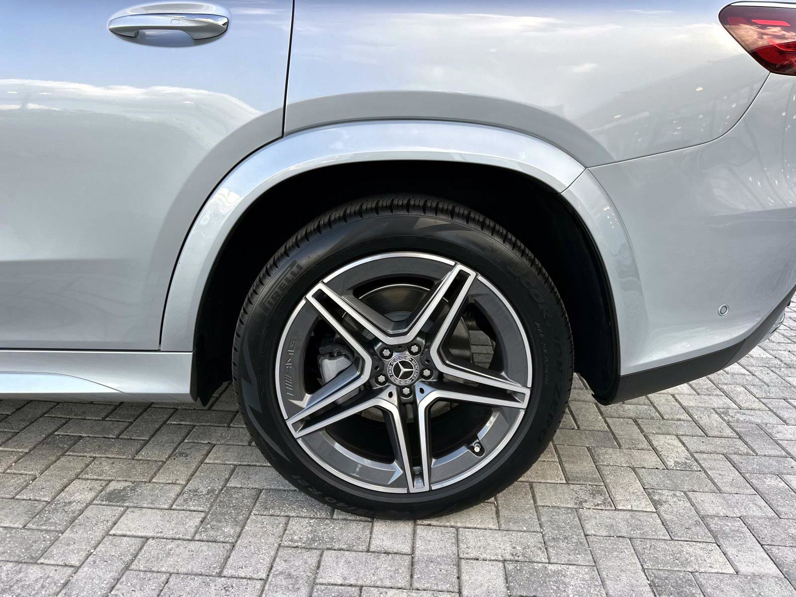 Certified 2025 Mercedes-Benz GLS 450 4MATIC image 11