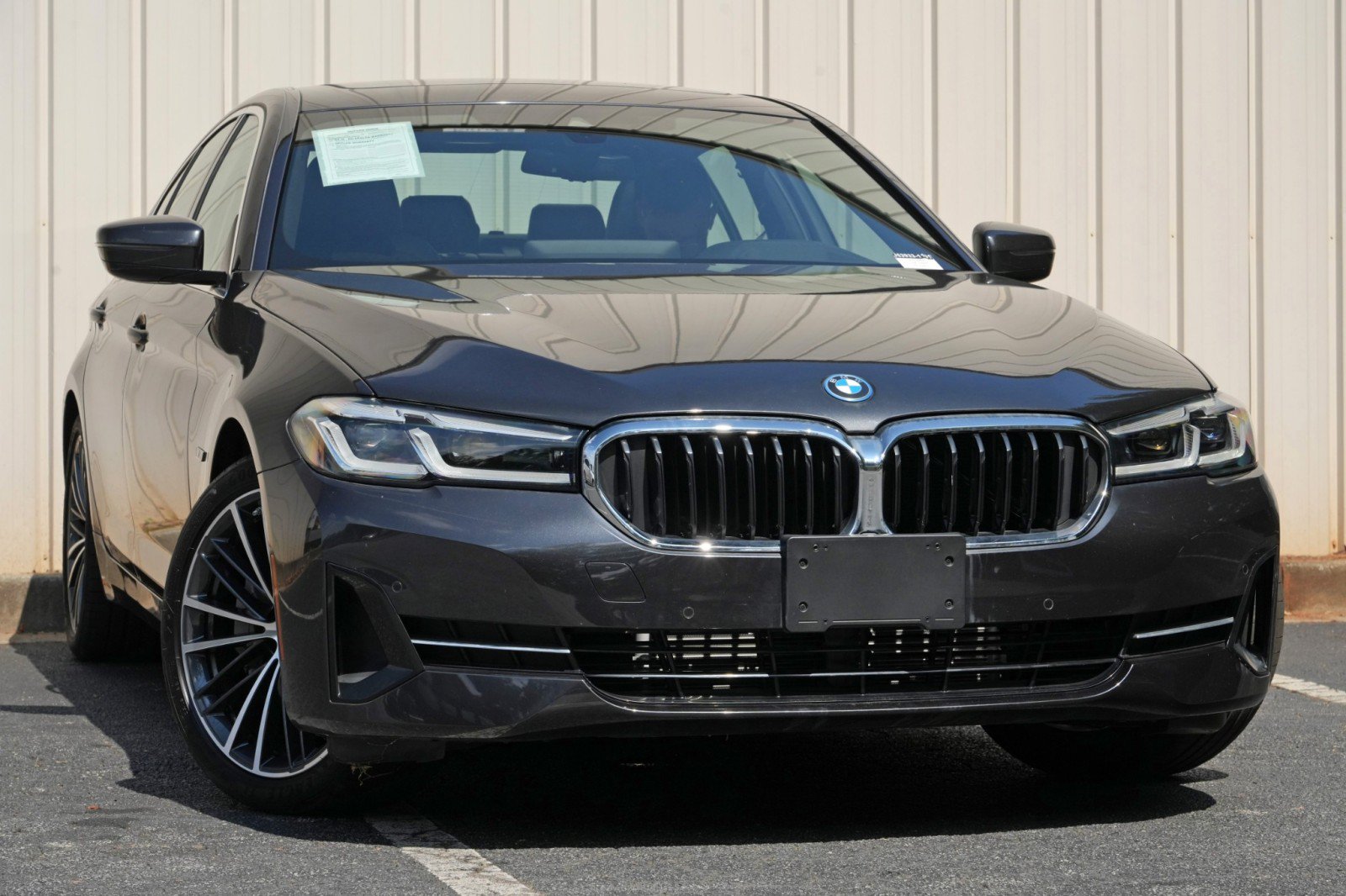 Used 2022 BMW 530e w/ Premium Package RWD image 4