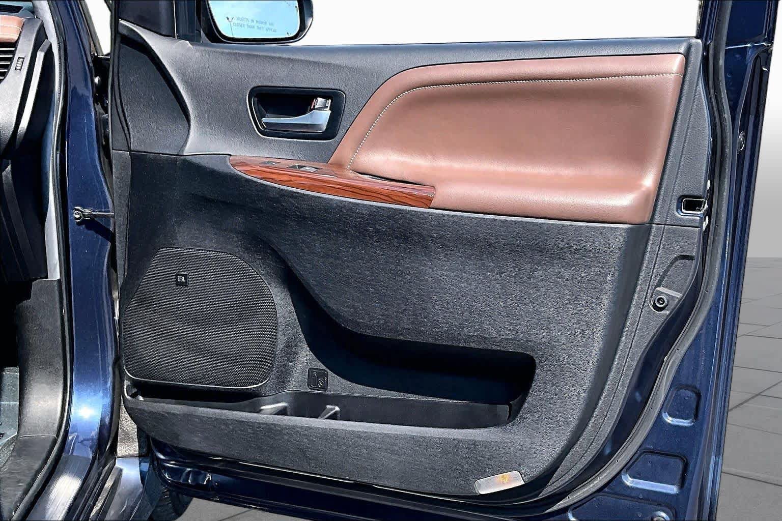 Used 2019 Toyota Sienna Limited Premium w/ Carpet Mat Package AWD/4WD image 23
