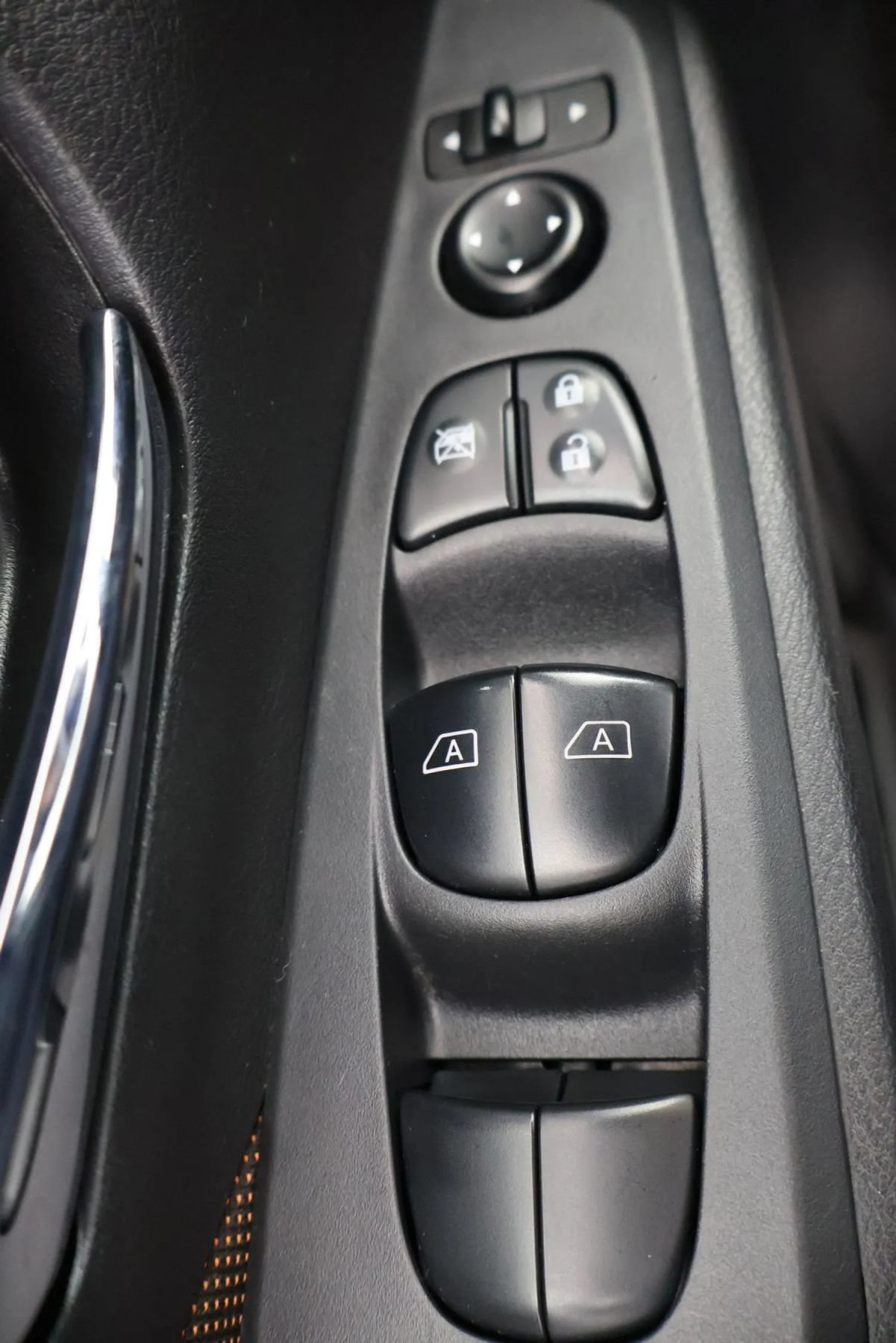 Used 2024 Nissan Kicks SR FWD image 18