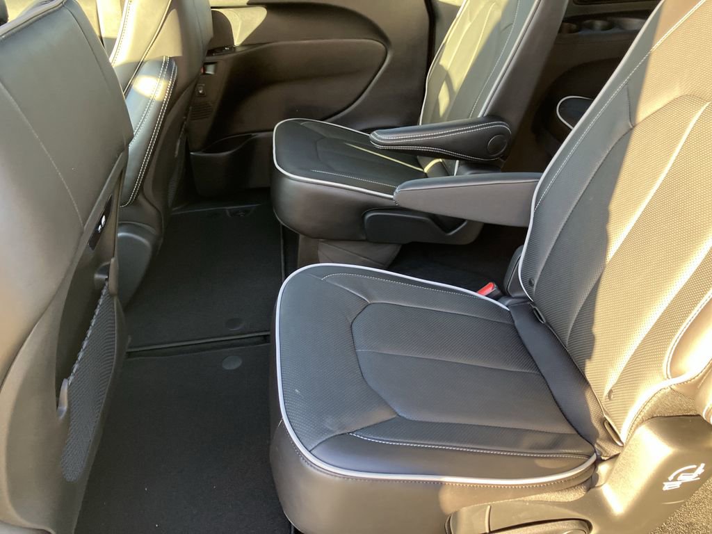 New 2026 Chrysler Pacifica Limited w/ S Appearance Package image 34