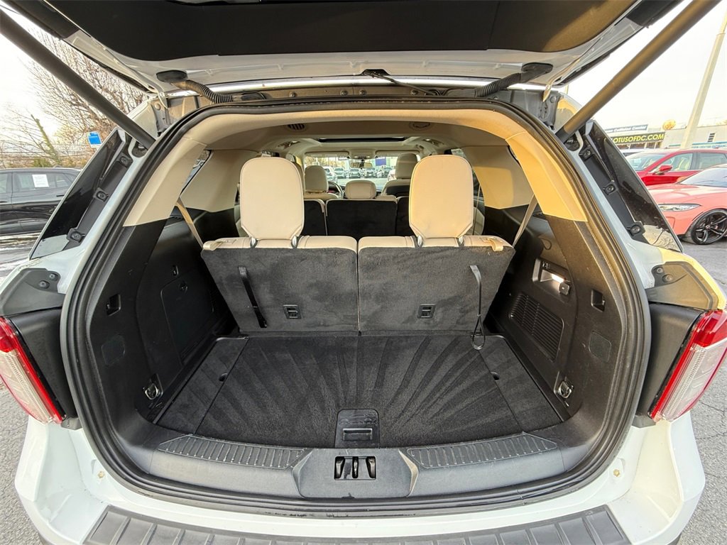 Used 2020 Ford Explorer XLT w/ Equipment Group 202A image 25