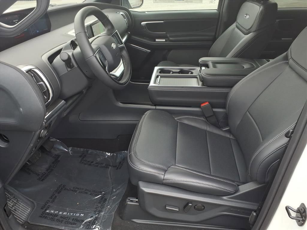 New 2025 Ford Expedition Platinum image 3