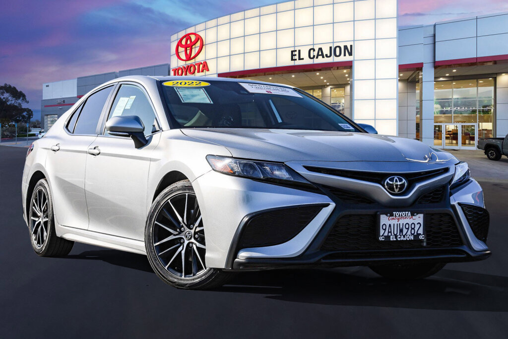 Certified 2022 Toyota Camry SE image 1