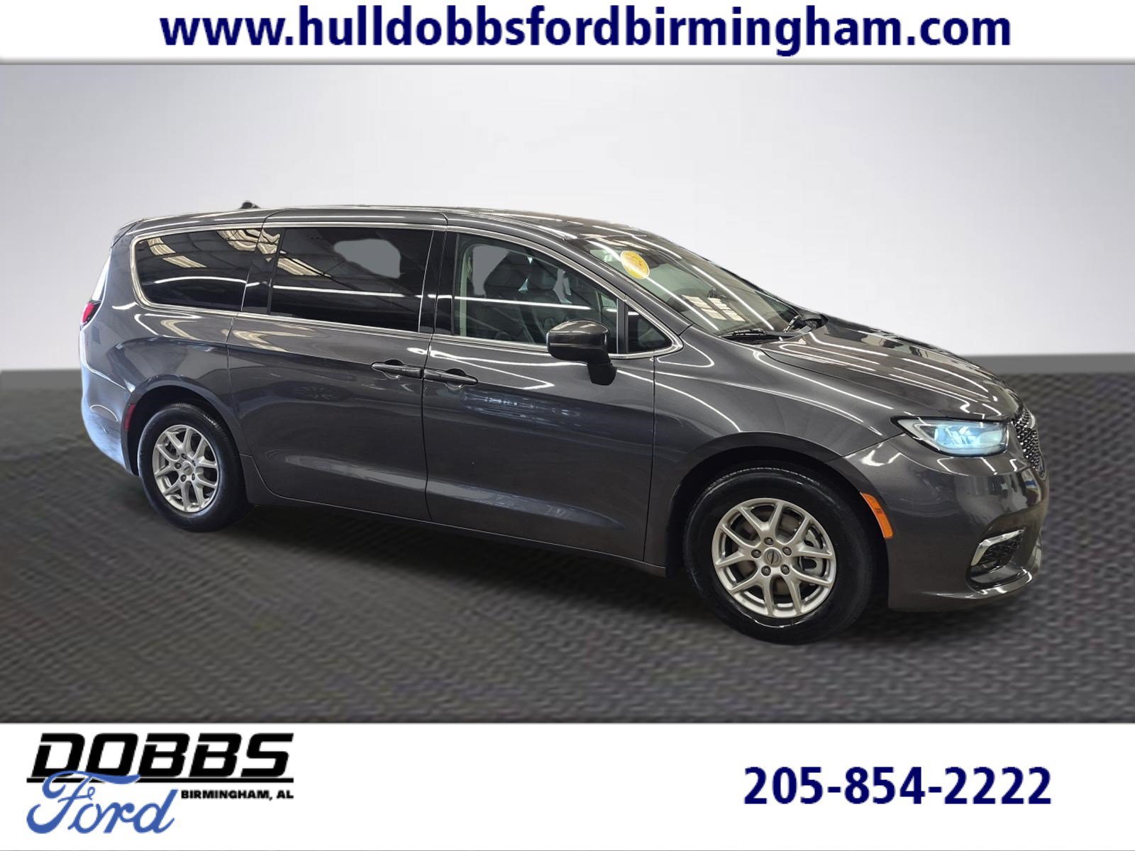 Used 2023 Chrysler Pacifica Touring-L FWD image 1