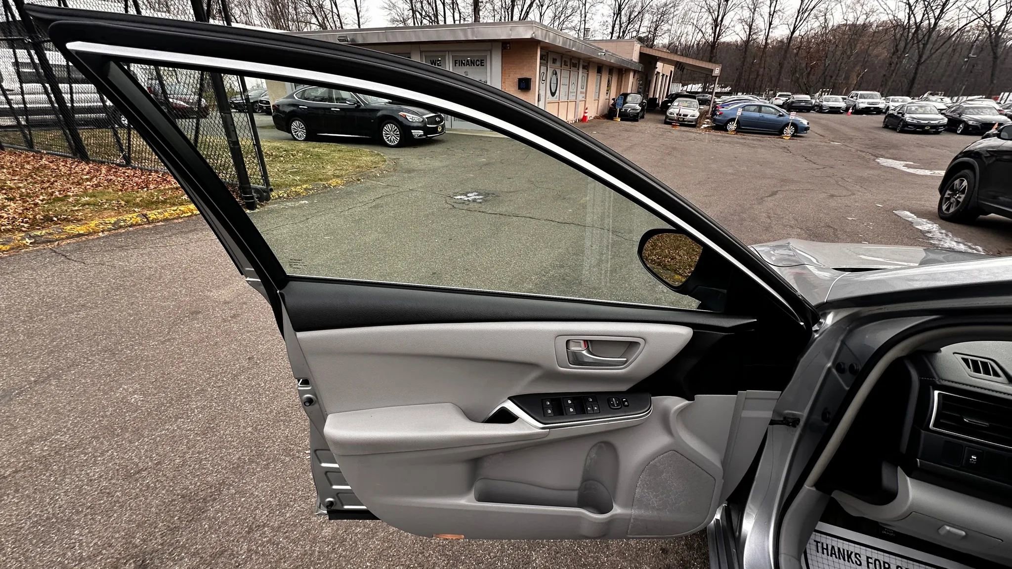 Used 2015 Toyota Camry LE image 19