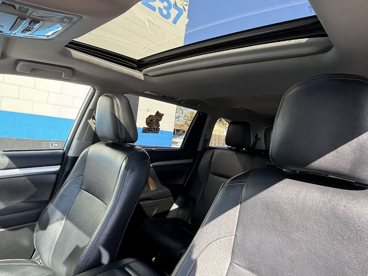 Used 2018 Toyota Highlander XLE FWD image 10