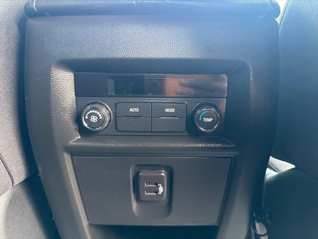 Used 2023 Chevrolet Traverse LT FWD image 19