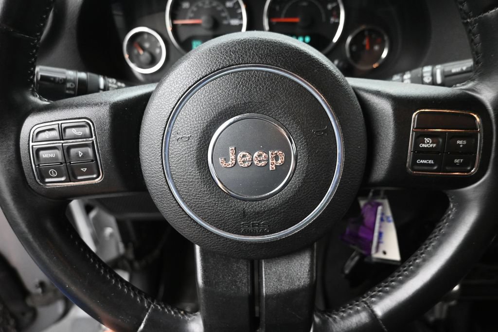 Used 2014 Jeep Wrangler Unlimited Sahara w/ Connectivity Group AWD/4WD image 17