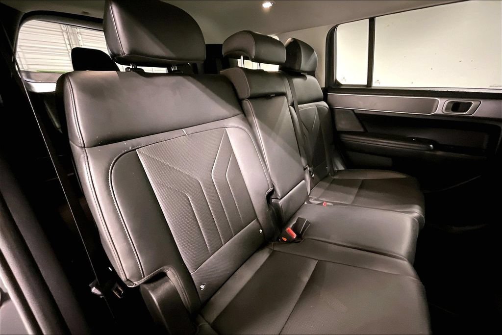 Used 2025 Hyundai Santa Fe SEL FWD image 33