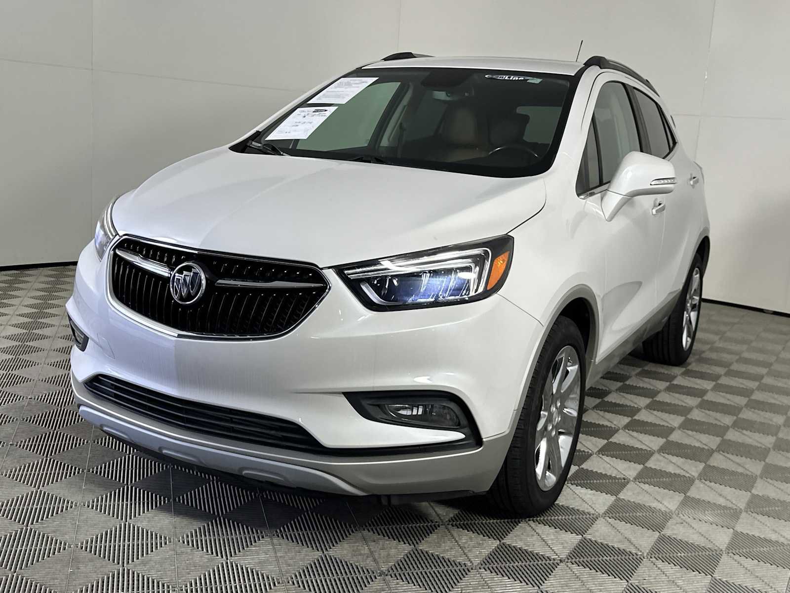 Used 2019 Buick Encore Essence w/ Experience Buick Package FWD image 4