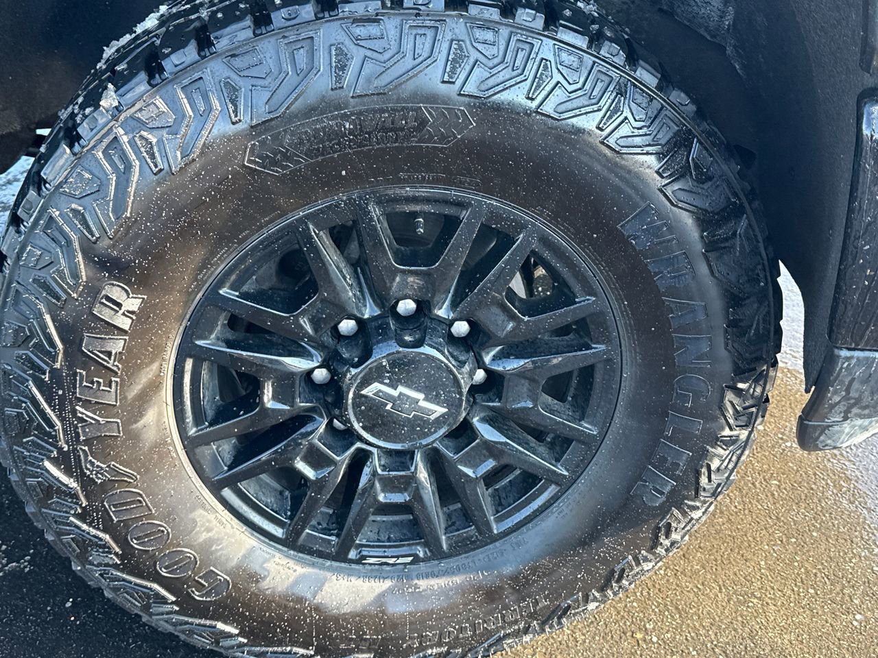 Used 2025 Chevrolet Silverado 2500 ZR2 w/ Technology Package image 10