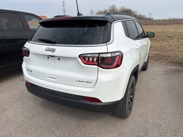Used 2024 Jeep Compass Limited image 11