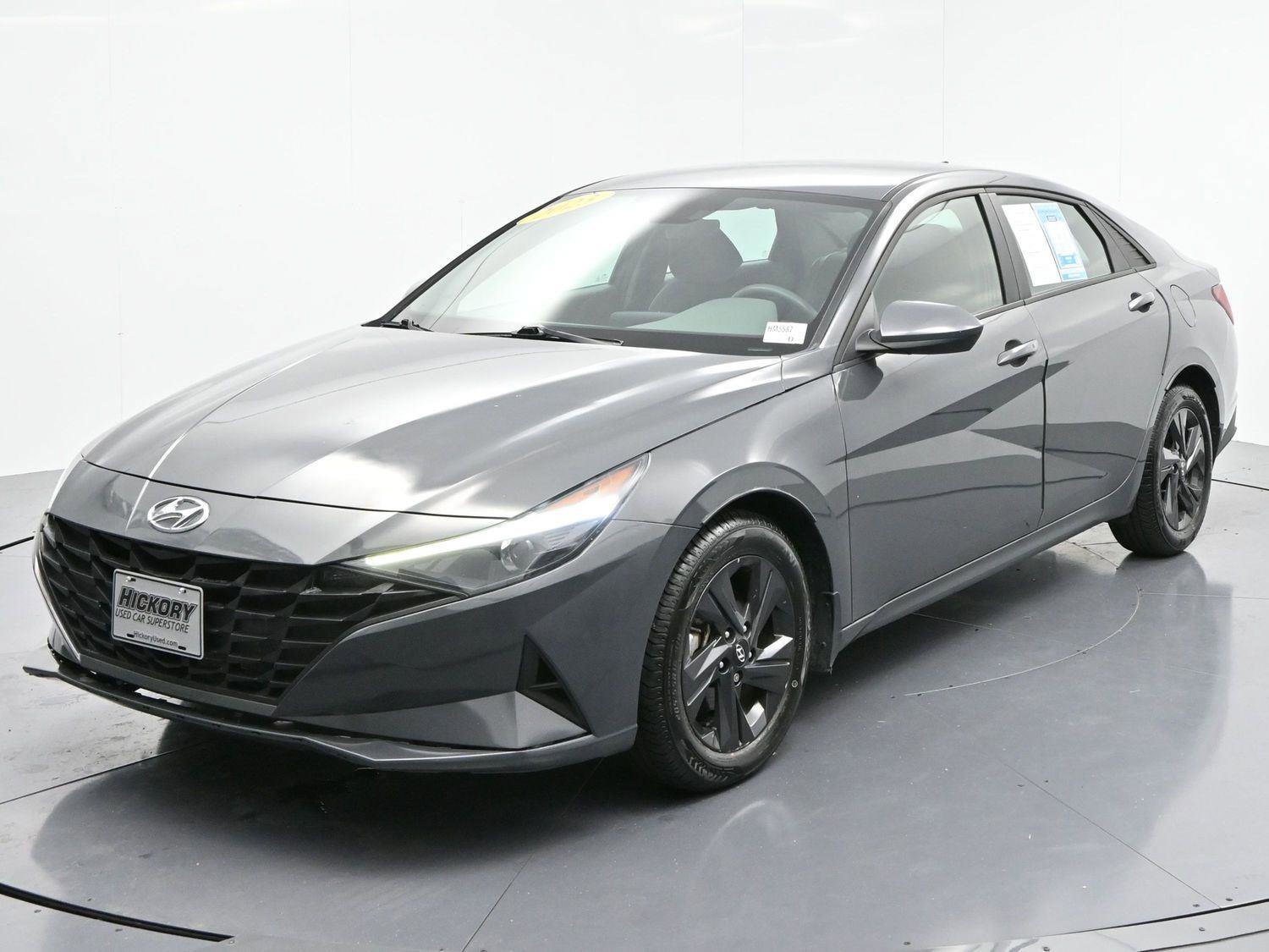 Used 2023 Hyundai Elantra SEL image 3