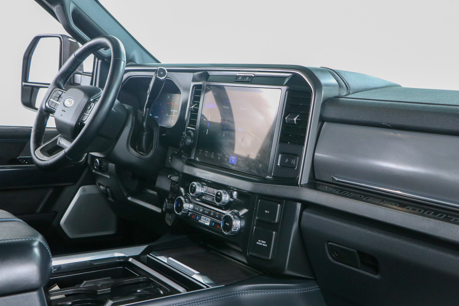 Used 2025 Ford F450 Platinum w/ FX4 Off-Road Package AWD/4WD image 29