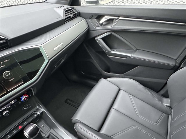 New 2025 Audi Q3 2.0T Premium image 13
