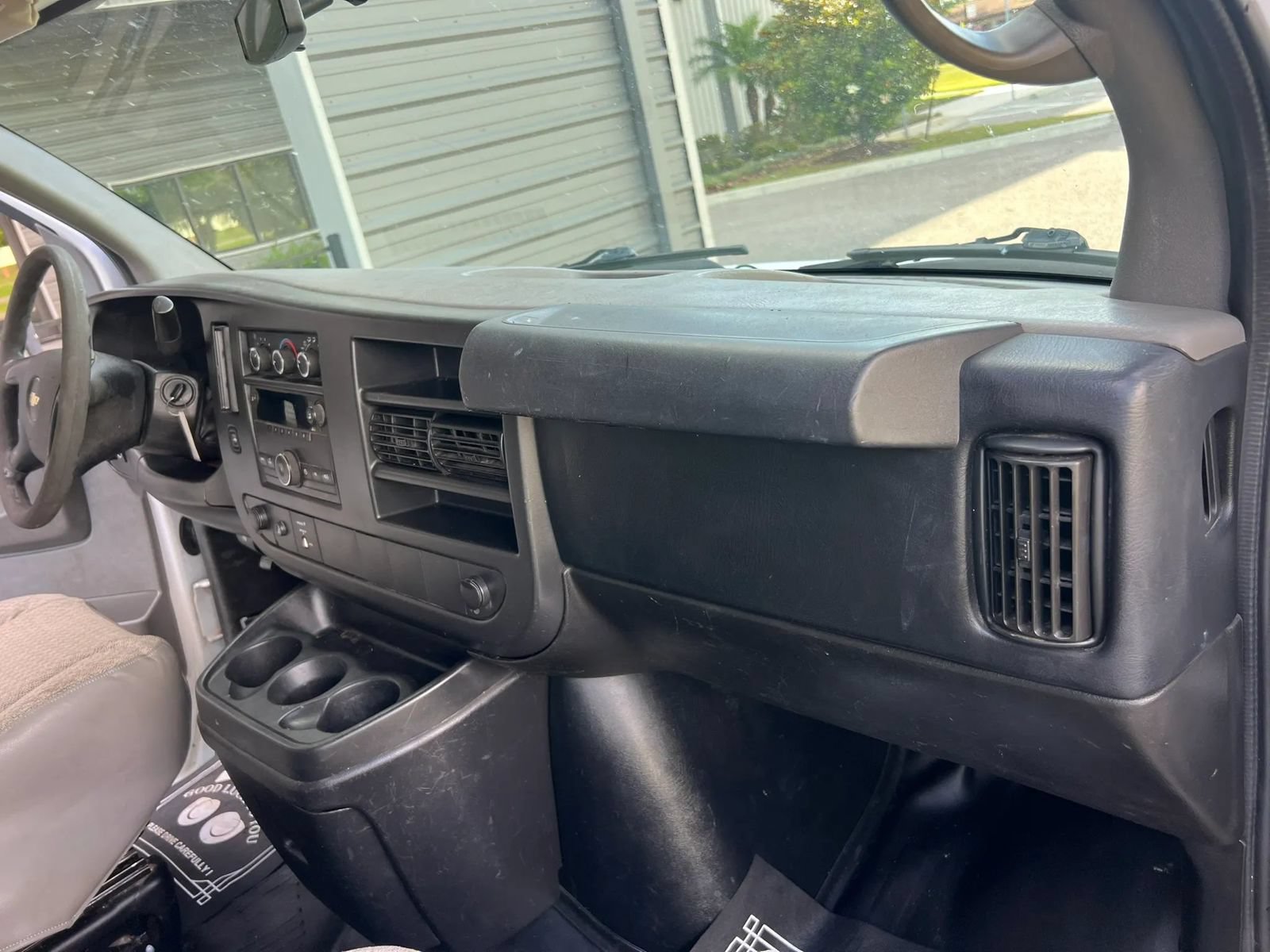 Used 2014 Chevrolet Express 2500 Extended RWD image 11