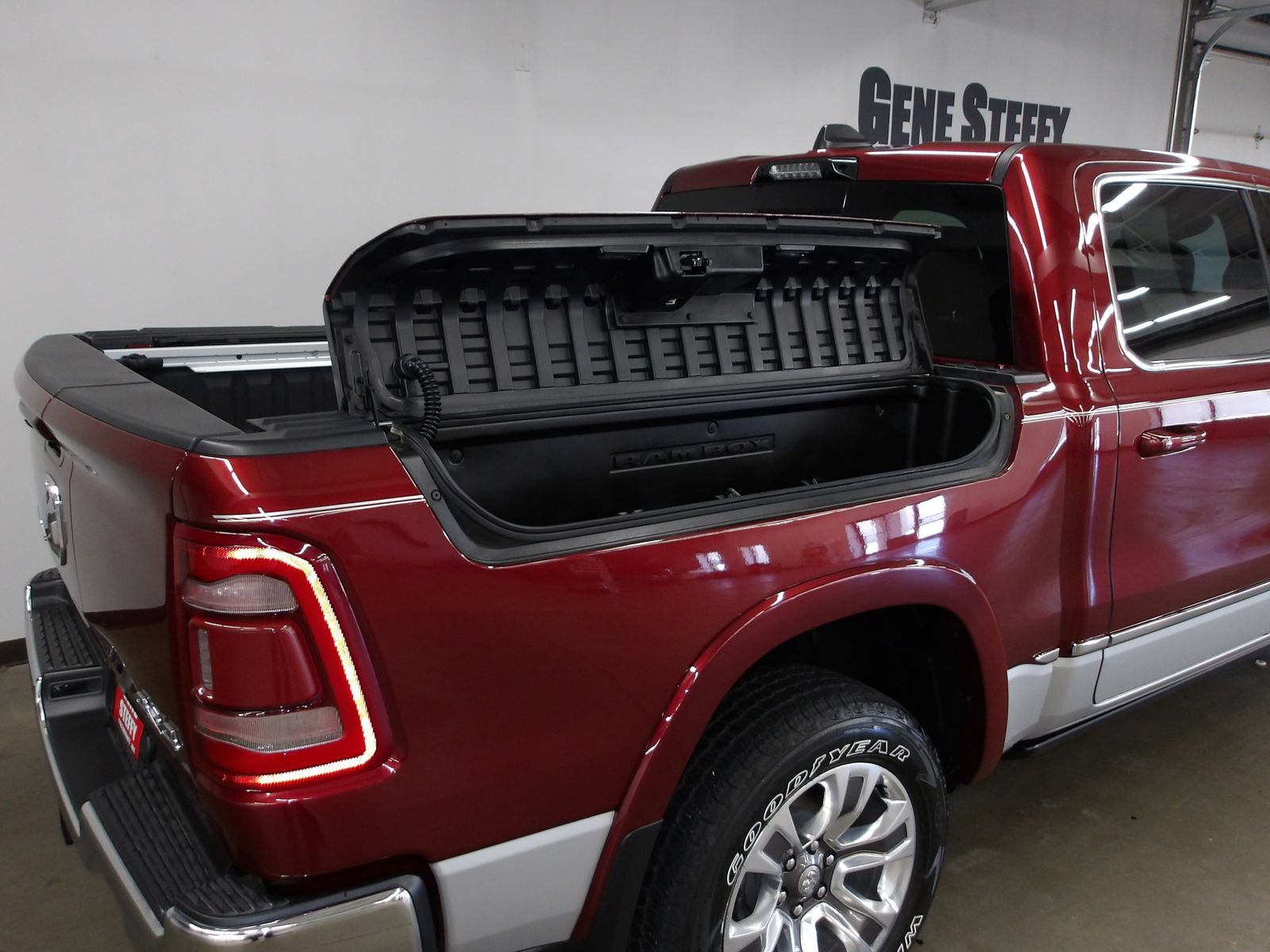 Used 2023 RAM 1500 Limited AWD/4WD image 19