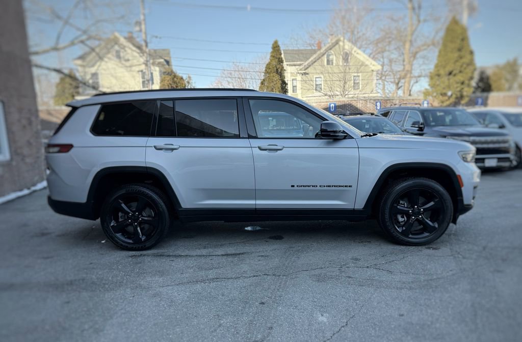 Used 2021 Jeep Grand Cherokee L Laredo image 4