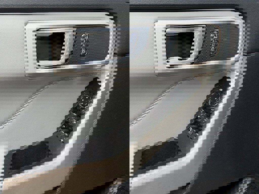 Certified 2022 Ford Explorer XLT w/ Equipment Group 202A image 23