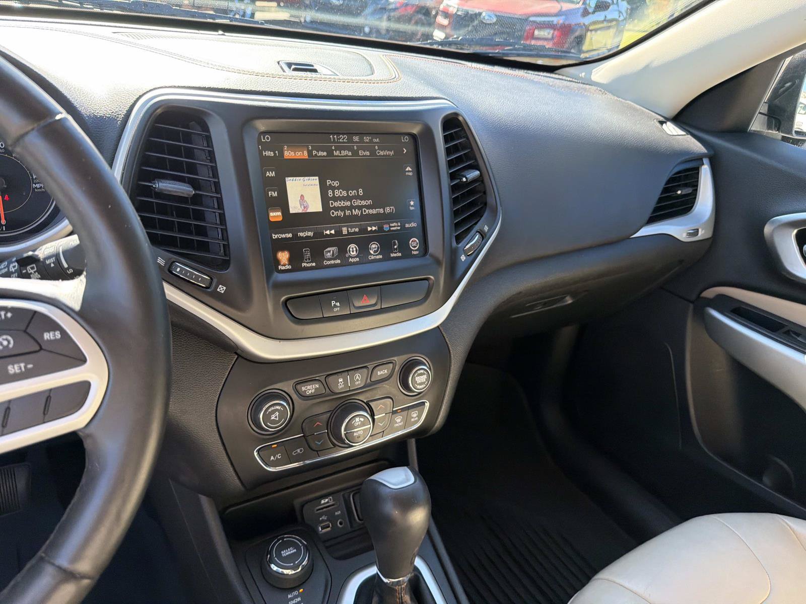 Used 2017 Jeep Cherokee Limited AWD/4WD image 29