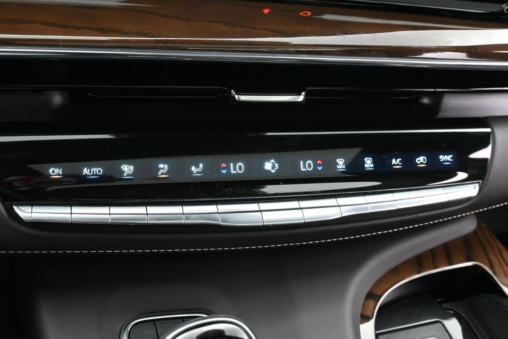 Used 2024 Cadillac Escalade ESV Premium Luxury Platinum AWD/4WD image 27