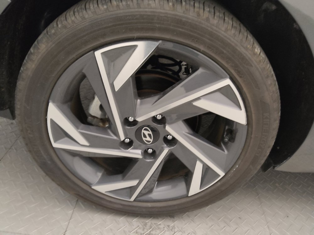 Used 2025 Hyundai Elantra SEL FWD image 31