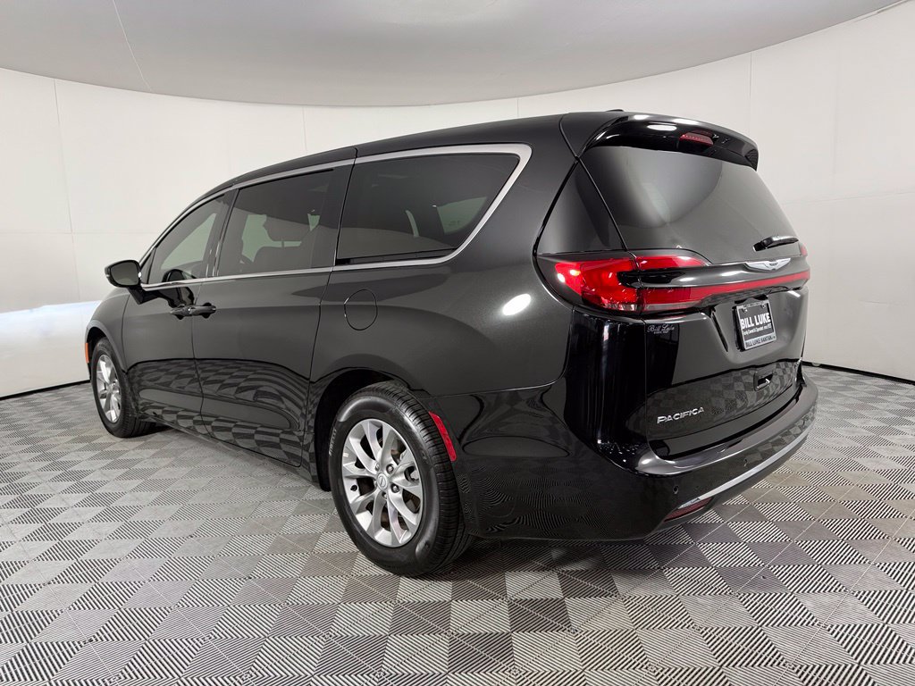Used 2026 Chrysler Pacifica Limited FWD image 8