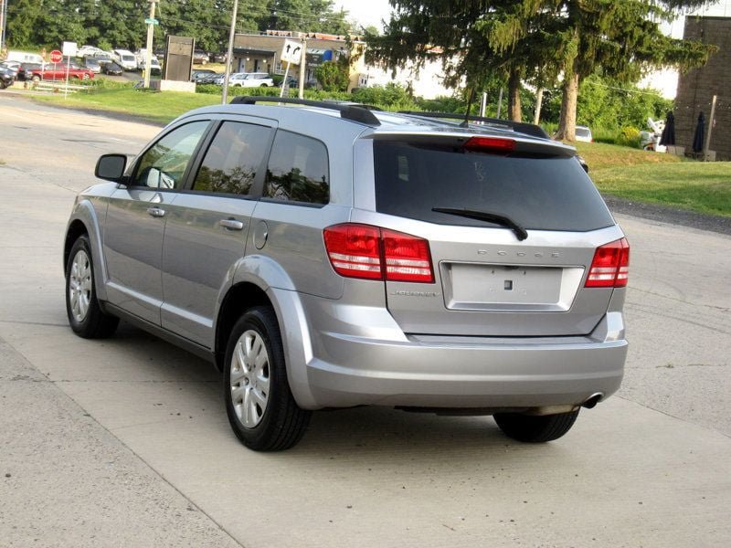 Used 2018 Dodge Journey SE FWD image 13