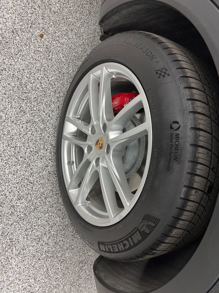 Used 2024 Porsche Cayenne S image 8