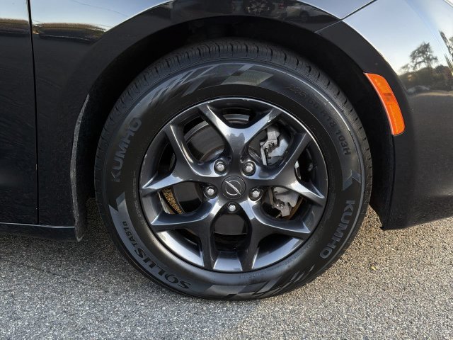 Used 2019 Chrysler Pacifica Touring-L w/ S Appearance Package FWD image 13