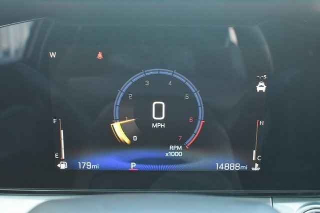 Used 2025 Chevrolet Trax LT w/ LT Convenience Package image 17