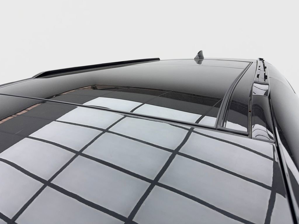 Used 2024 Land Rover Defender 90 S image 9