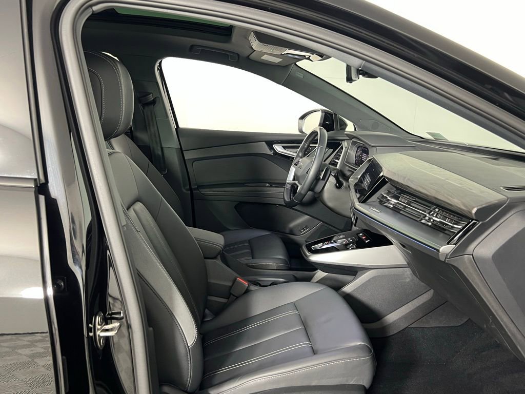 Used 2024 Audi Q4 e-tron Premium Plus w/ Premium Plus image 32