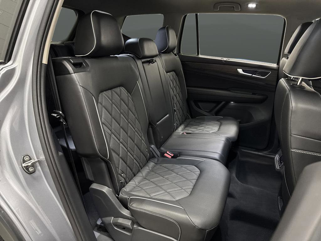 Used 2024 Volkswagen Atlas SEL Premium R-Line image 32