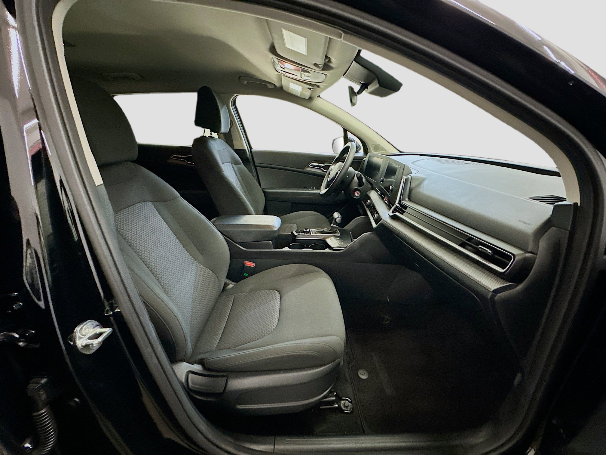 Used 2025 Kia Sportage LX image 31