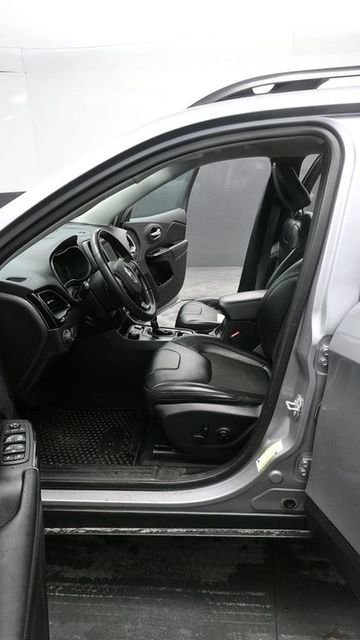 Used 2019 Jeep Cherokee Latitude Plus image 10