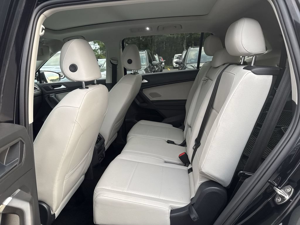 Used 2021 Volkswagen Tiguan SEL AWD/4WD image 25
