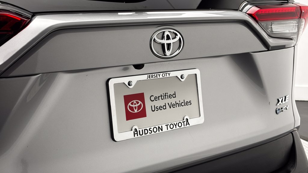 Certified 2025 Toyota RAV4 XLE AWD/4WD image 8