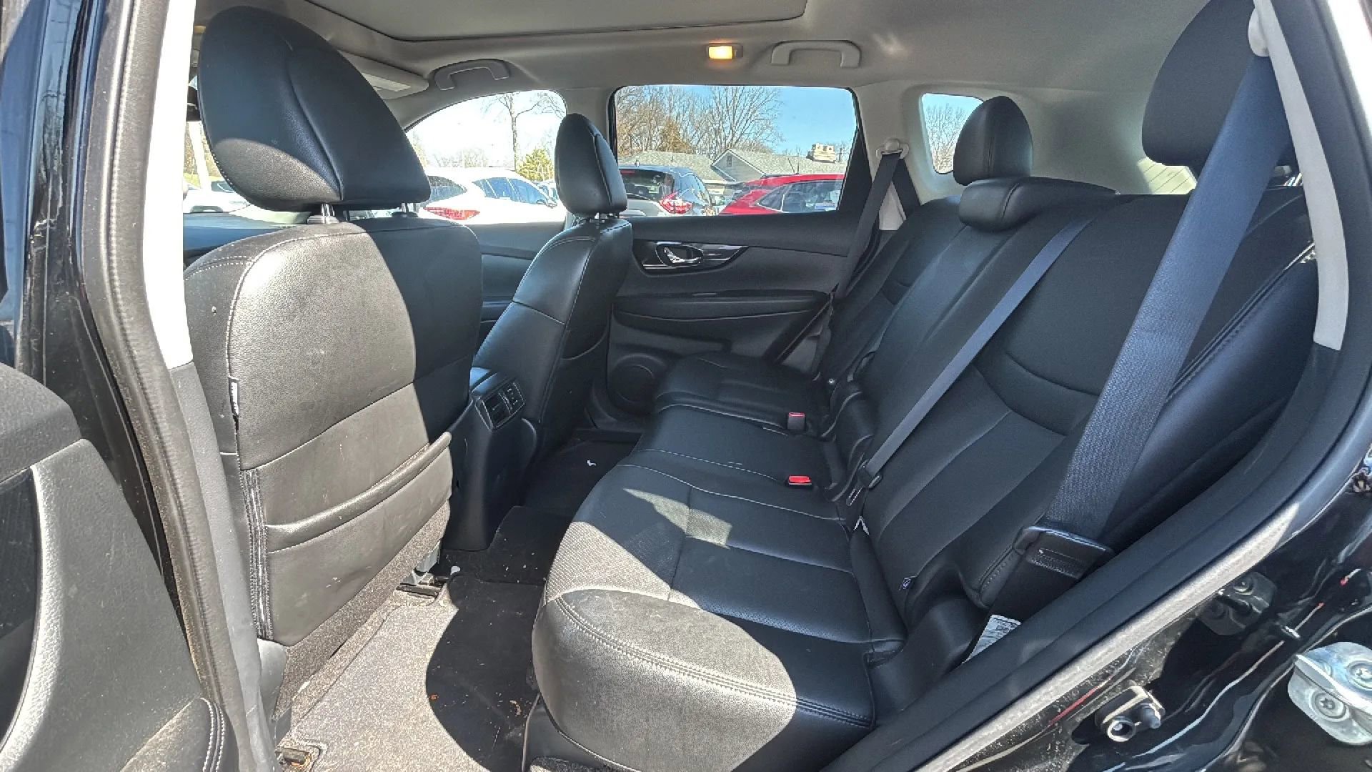 Used 2018 Nissan Rogue SL w/ Premium Package image 11