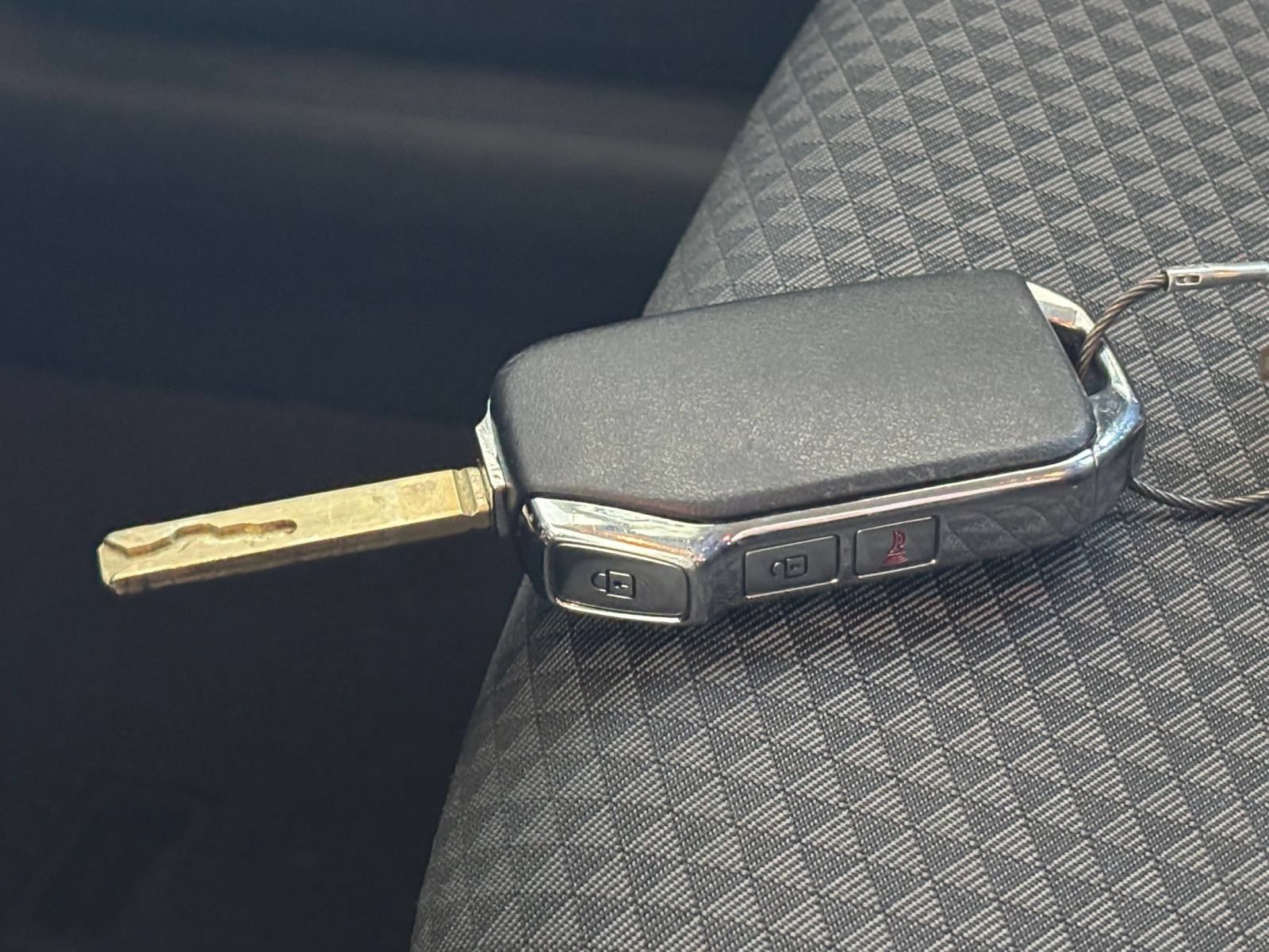 Used 2025 Kia Soul LX w/ LX Technology Package FWD image 20