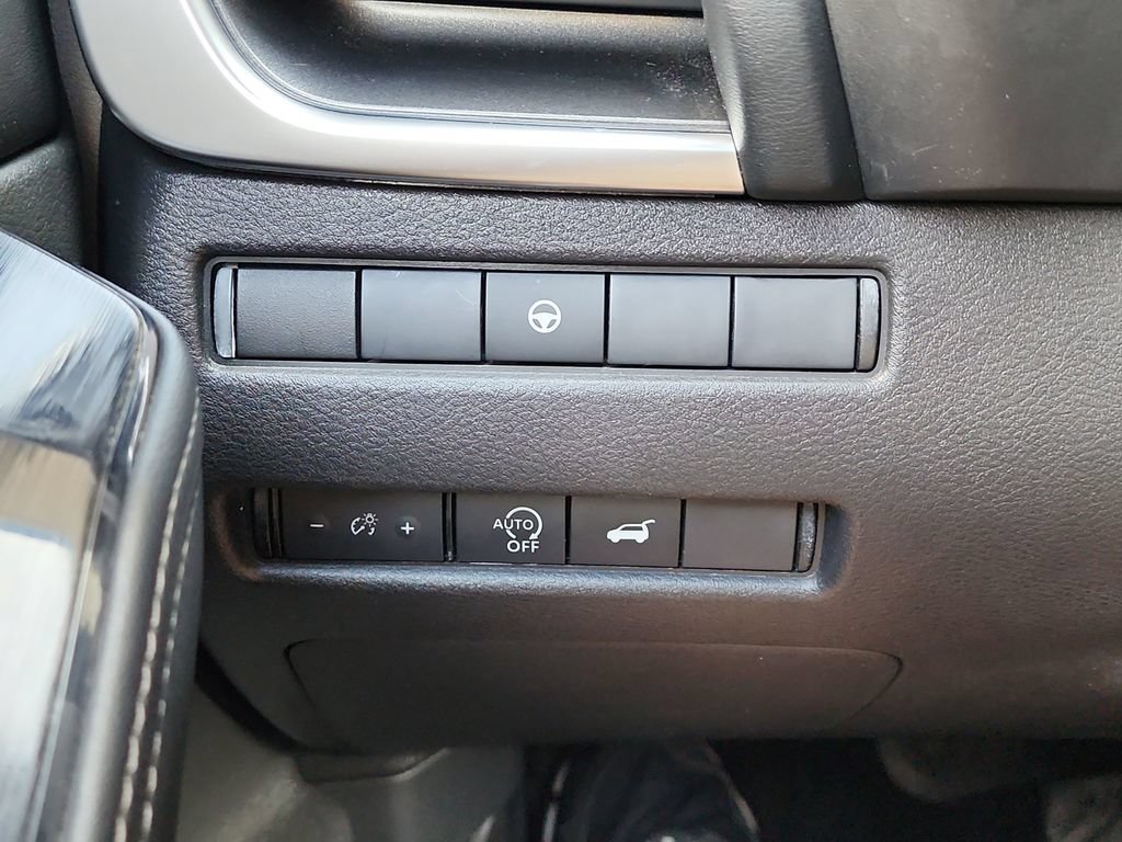 Used 2024 Nissan Rogue SV FWD image 23