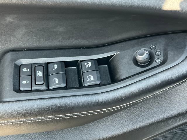 Used 2024 Jeep Grand Cherokee L Limited w/ Black Appearance Package image 18