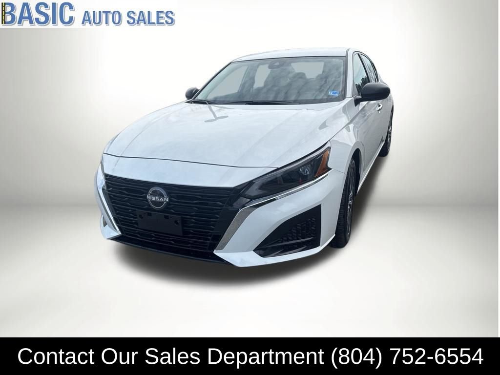 Used 2025 Nissan Altima 2.5 SV image 2
