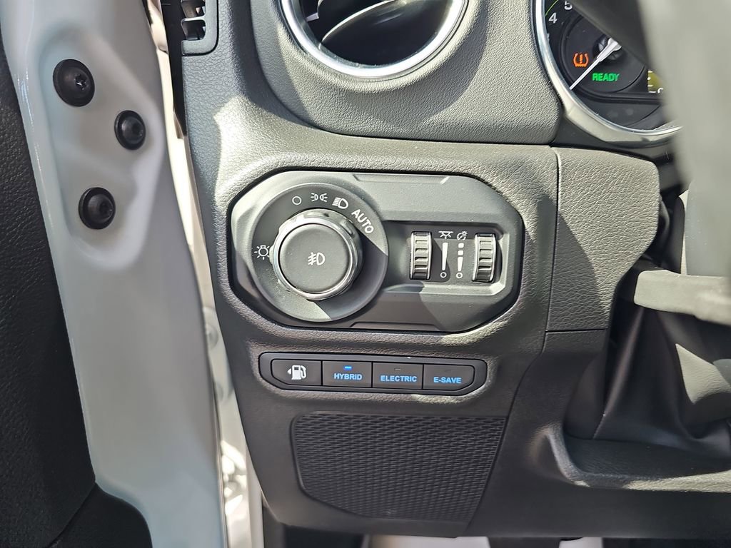 Used 2022 Jeep Wrangler Unlimited Sahara w/ Cold Weather Group image 31