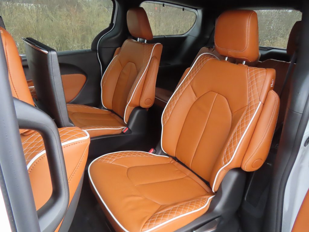 New 2026 Chrysler Pacifica Pinnacle w/ Trailer Tow Group image 26