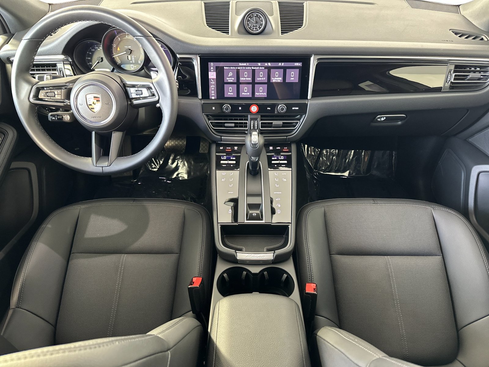 Certified 2026 Porsche Macan AWD/4WD image 6